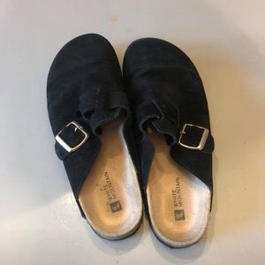 White Mountain Black slip ons